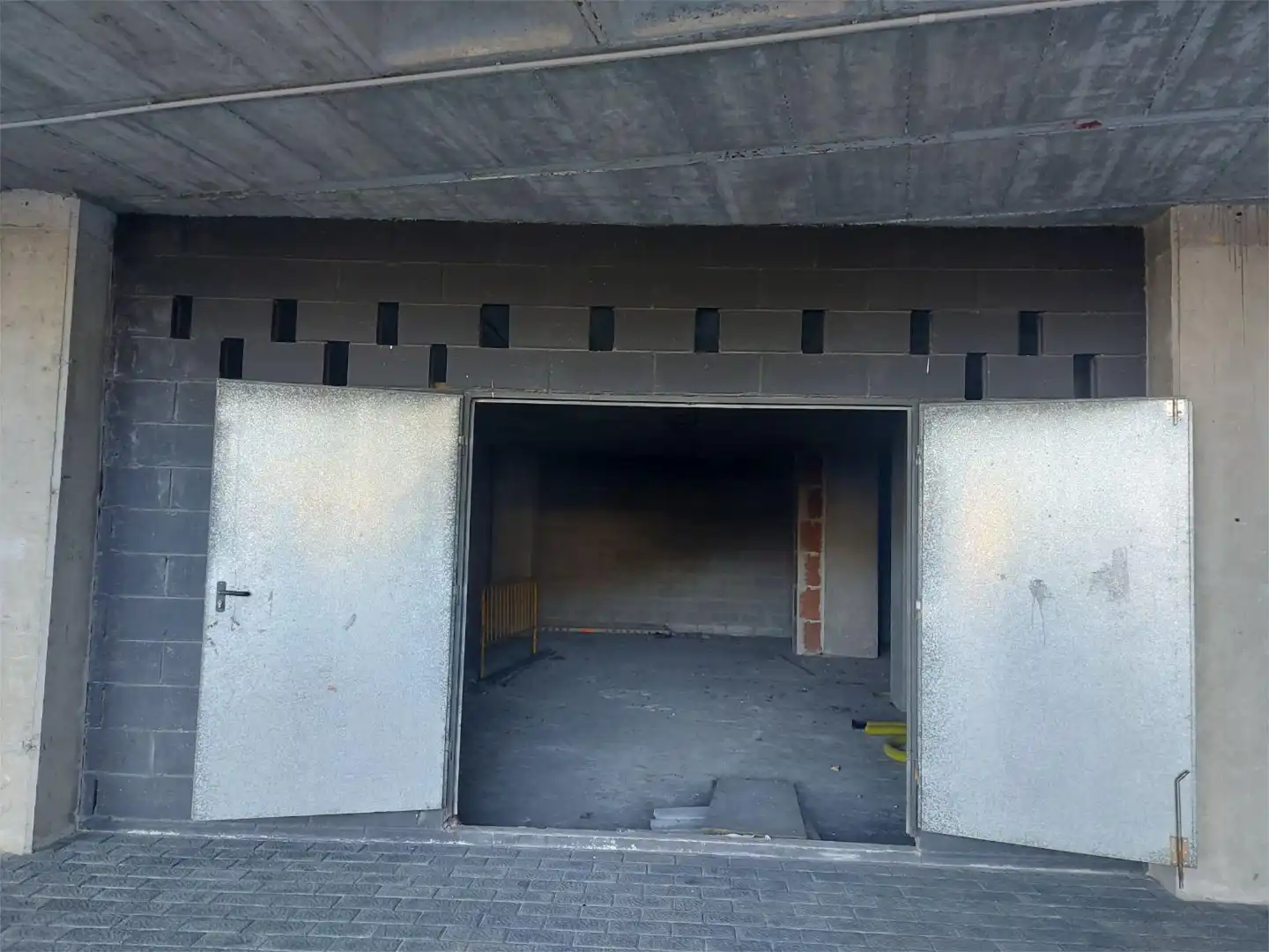 Local comercial en  Calle Juan Antonio Álvarez Rabanal 5 - Foto 2