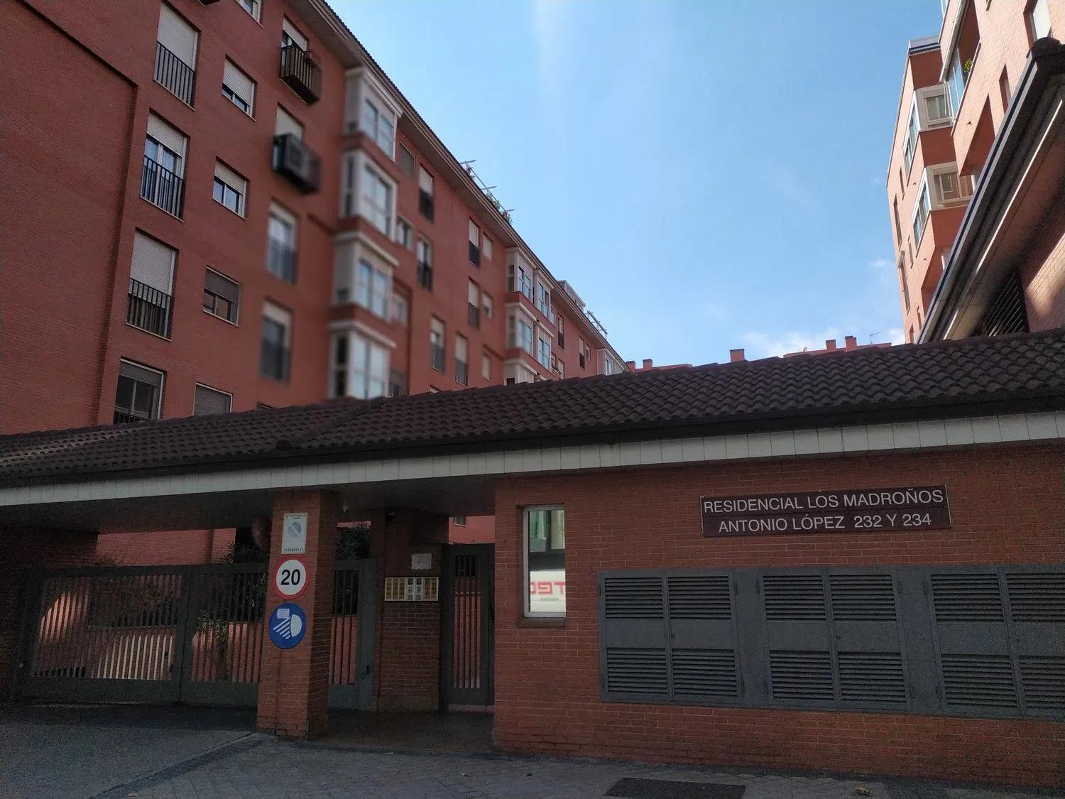 Piso en calle de Antonio López, 234 - Foto 2
