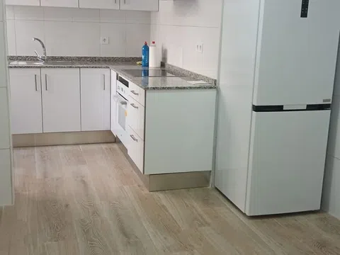 Piso en ronda del Poniente, 6