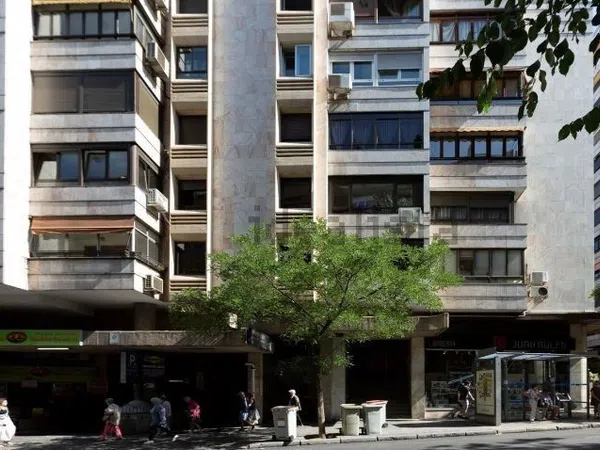 Piso en calle Fernando el Católico, 86
