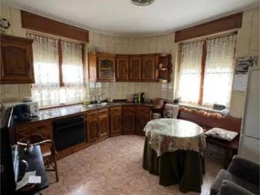 Chalet en casi en el centro del pueblo - Foto 4