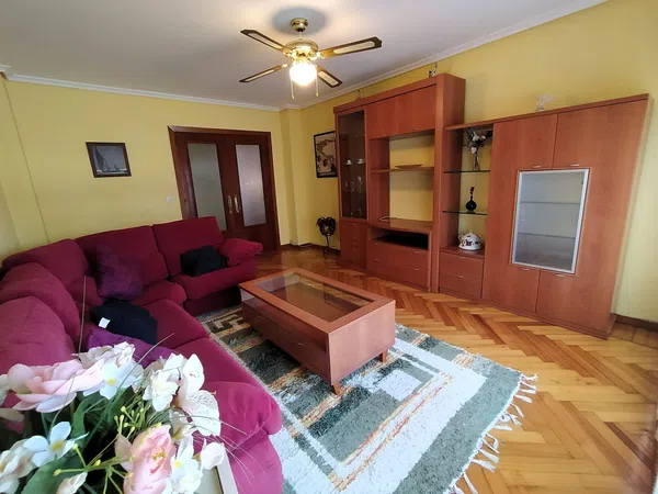 Piso en avenida Herrera Oria, 52