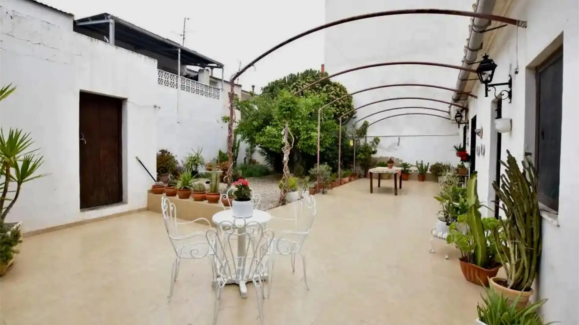 Planta baja en  Calle Maestros Nacionales 1 - Foto 2