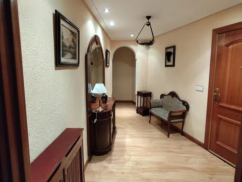 Piso en avenida de los Comuneros, 10