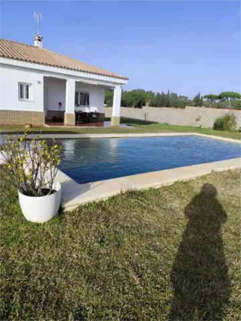 Casa adosada en Chalet zona campano en chiclana - Foto 3