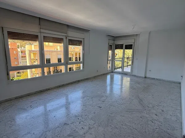 Piso en Paseo de Miramar - Foto 10