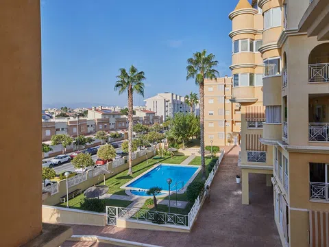 Piso en calle Britania, 10