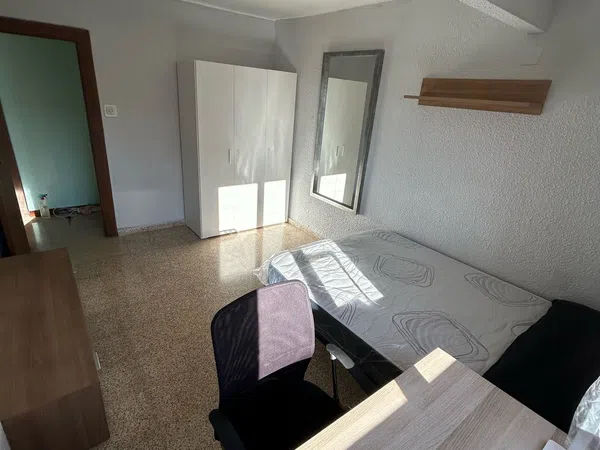 Piso en Avenida de Cesáreo Alierta, 105 - Foto 1