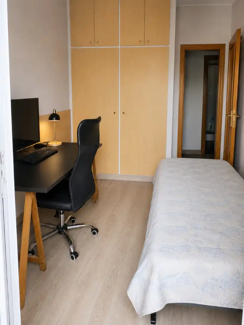 Piso en  Carrer d'Arnau d'Oms 42 - Foto 6
