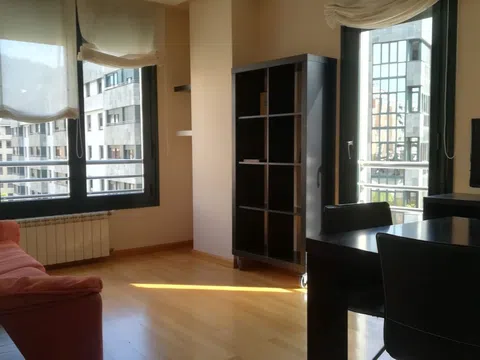 Piso en calle Alfonso III el Magno, 17