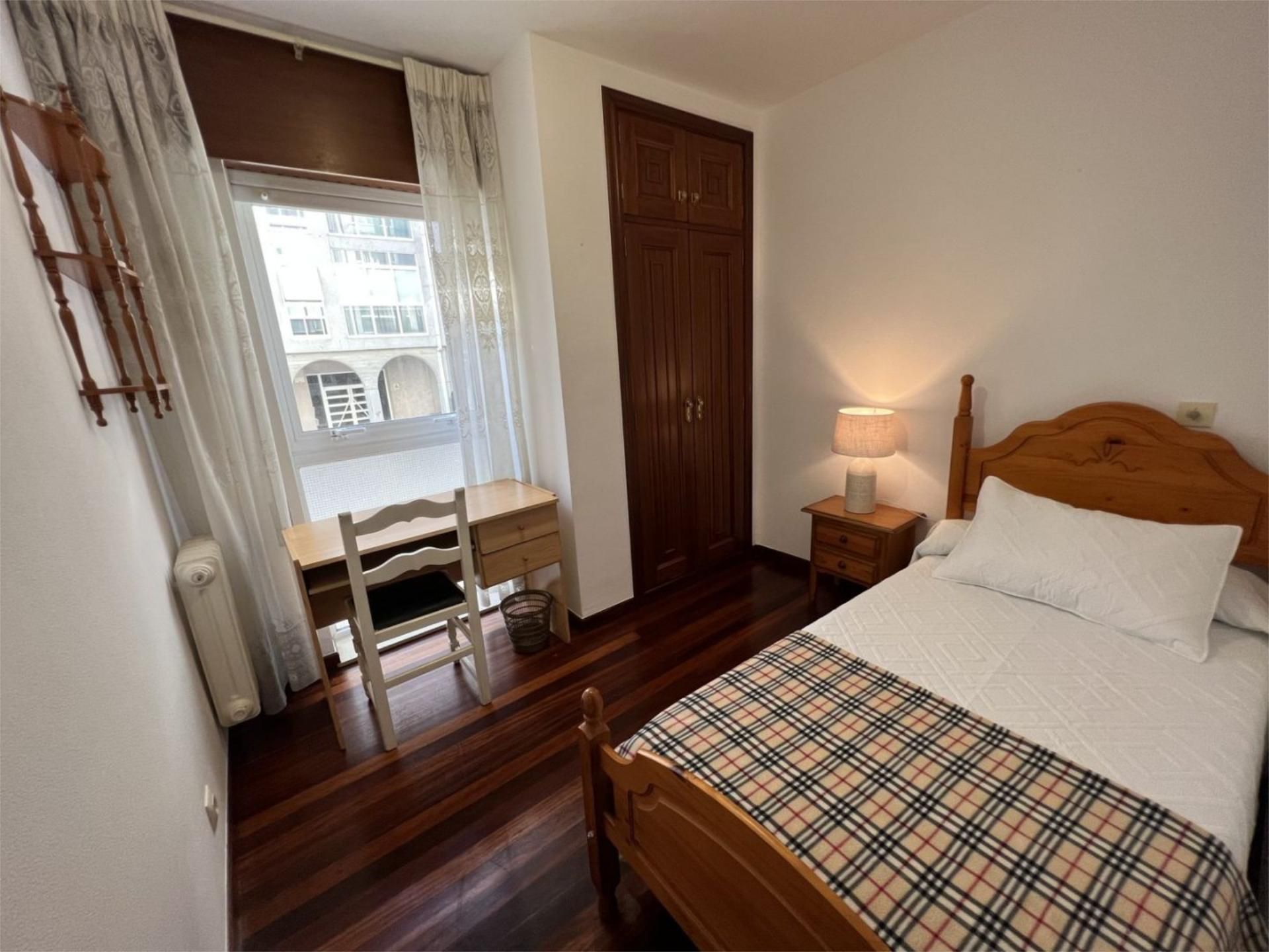 Piso en  Avenida de Rosalía de Castro 36 - Foto 3