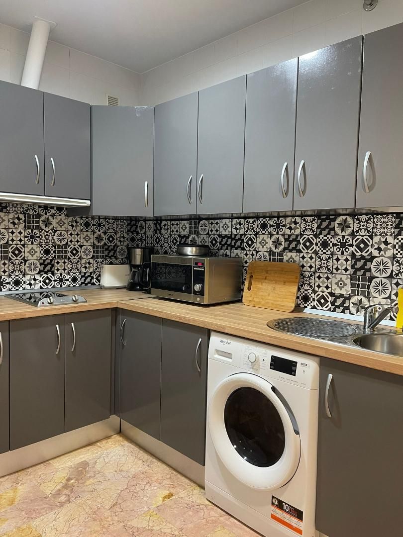 Apartamento en calle Calle Condes de Crespo Rascón 1 - Foto 2