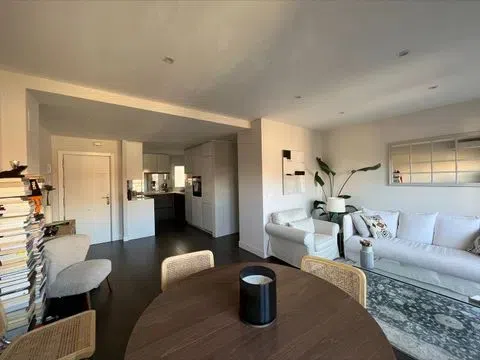 Piso en travesía Infanta Mercedes, 77