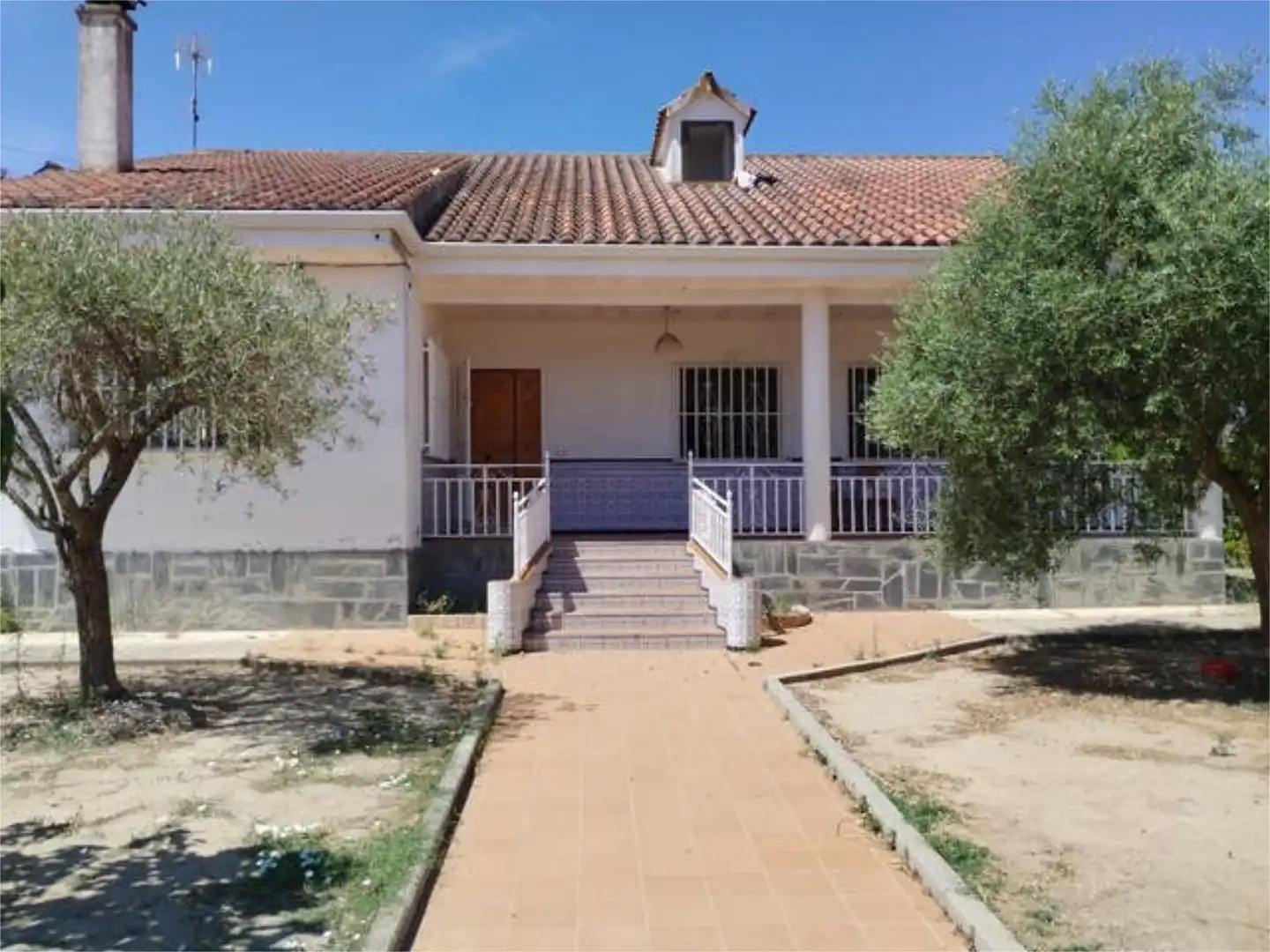 Casa adosada en urbanización la veleta - Foto 9