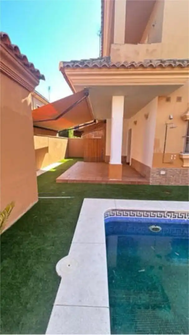 Casa adosada en CASA PAREADA 240 m2 PISCINA - Foto 5