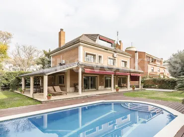 Chalet en Esplugues de Llobregat - Foto 1