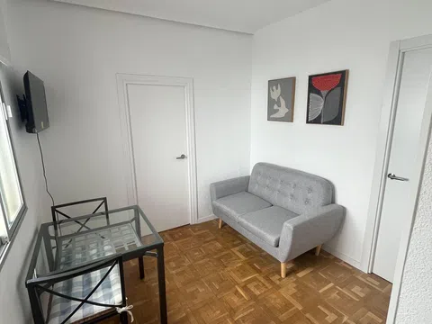 Piso en calle de Guzmán el Bueno, 10