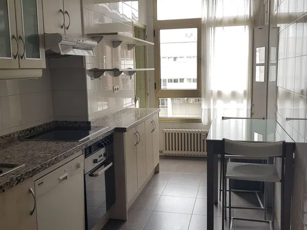 Piso en calle Santa Teresa de Jesús, 3 - Foto 3