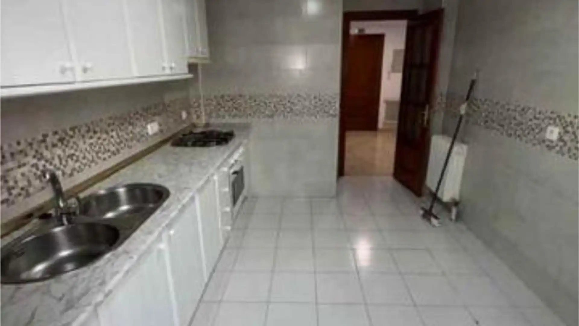 Piso en Zona Eroski - Foto 3