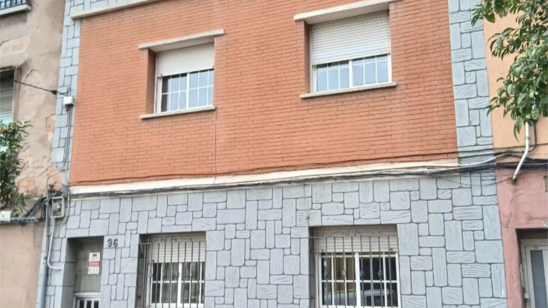 Casa adosada en  Carrer d'Ausona 68 - Foto 2