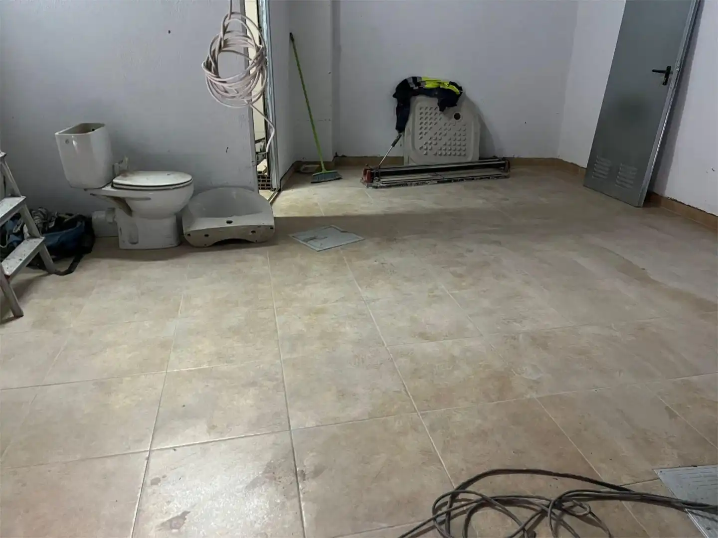 Local comercial en  Carrer Congost 26 - Foto 2