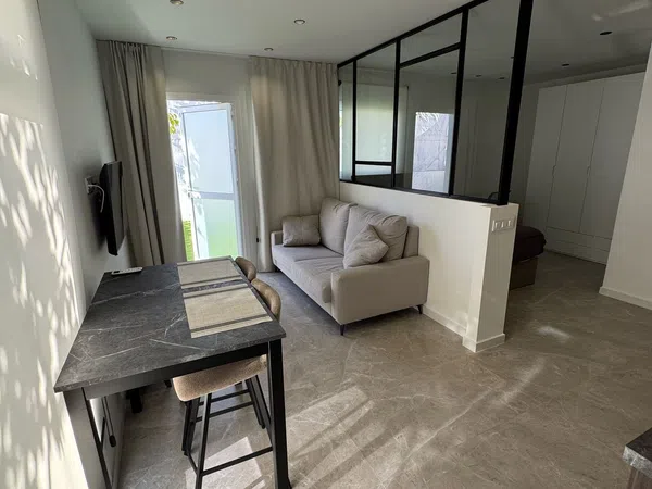 Estudio en calle Ramón del Valle Inclán, 7