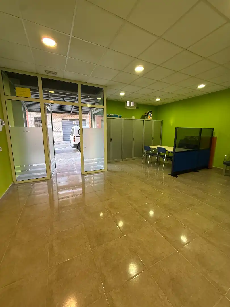Local comercial en Terrassa - Foto 3