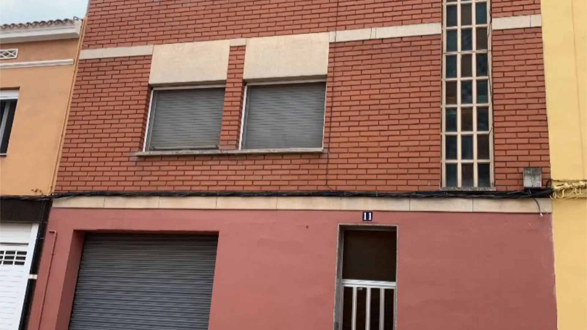 Casa adosada en  Carrer del Pirineu 1 - Foto 1