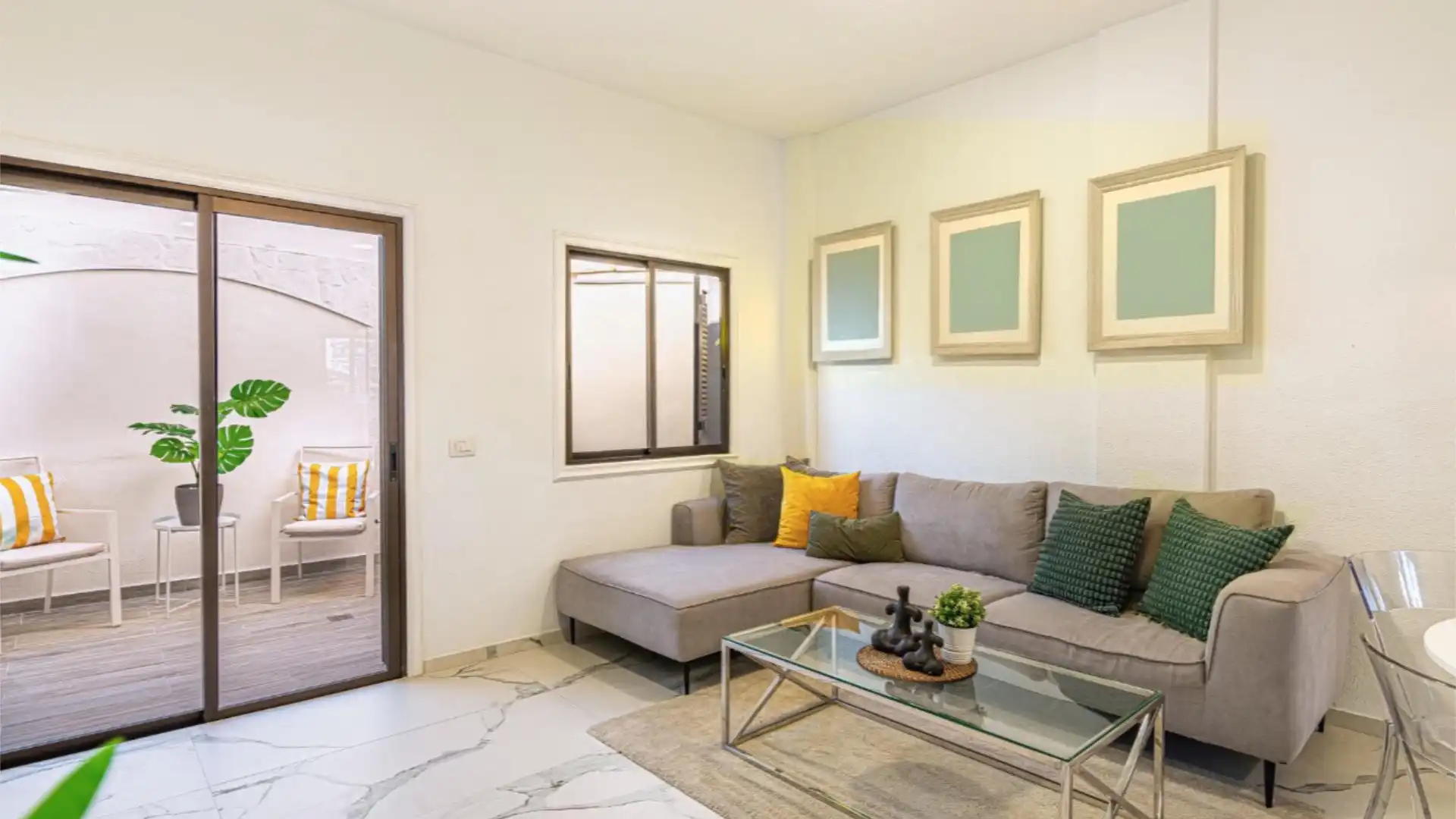 Casa adosada en  Calle Armiche 28 - Foto 3