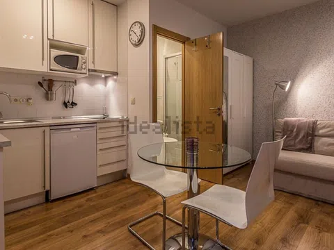 Estudio en calle Carnicer, 1