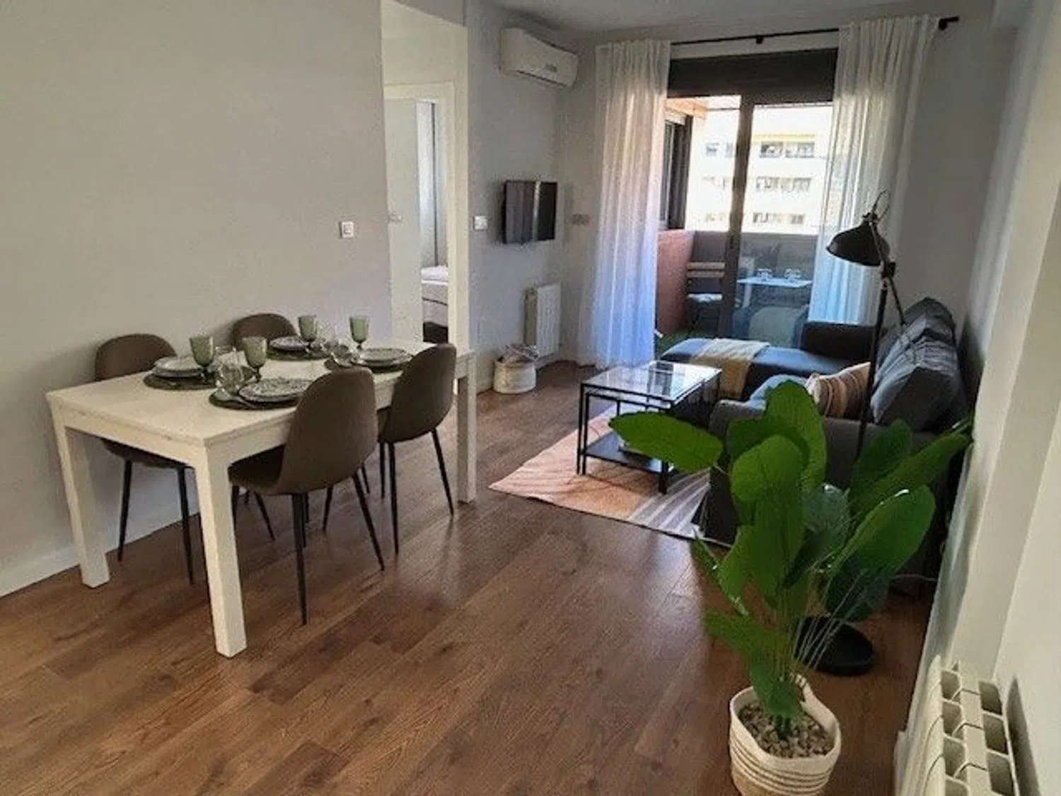 Piso en avenida de la Ilustración, 101