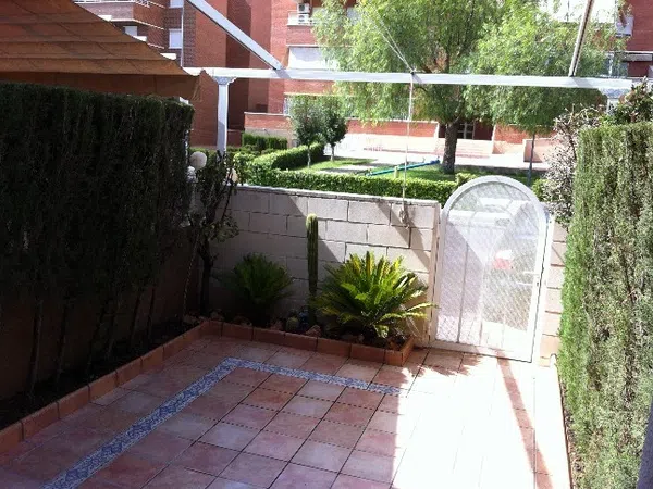 Chalet adosado en Calle del Pediatra Don Andrés Bru Ibarra, 5, Zona Deportiva-Nuevo Altabix - Foto 2