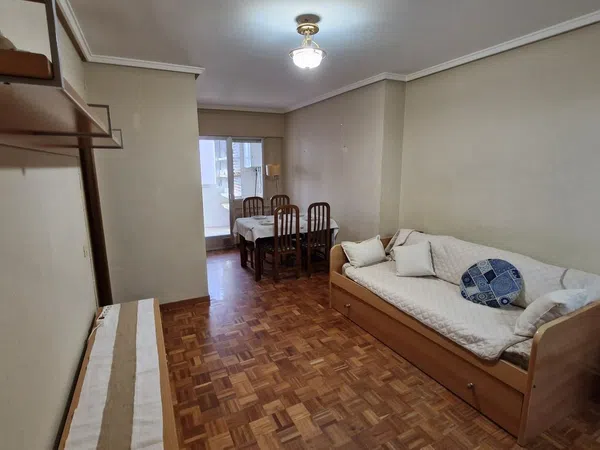 Piso en calle de Francisco Santos, 25