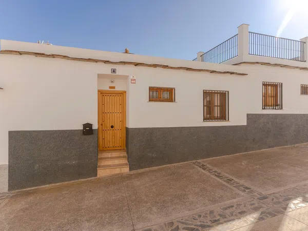 Chalet adosado en Calle Isabel la Católica, 4 - Foto 1
