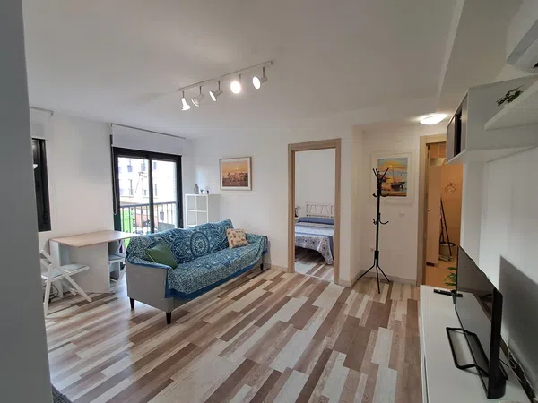 Piso en calle de Ubrique, 3