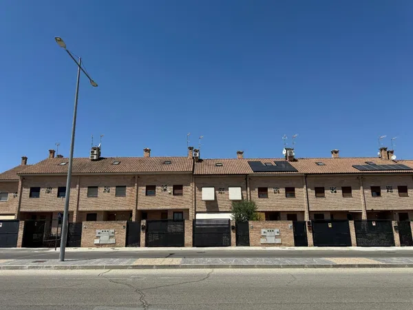 Chalet adosado en Calle del Pino Marítimo, 5, La Dehesa - El Pinar, La Dehesa - El Pinar - Foto 1