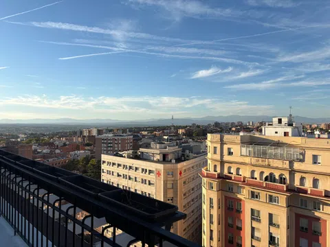 Ático en avenida de la Reina Victoria, 13