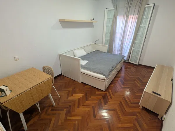 Estudio en calle del Naranjo, 10