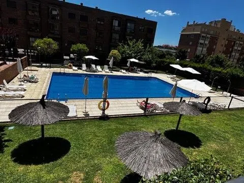 Piso en calle Monasterios de Suso y Yuso, 23 a