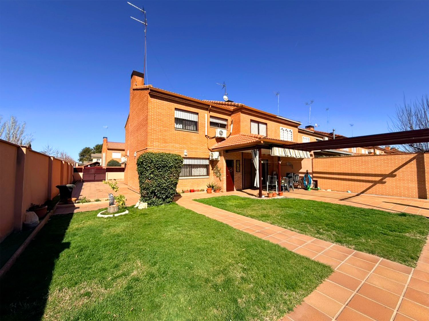 Chalet adosado en Val - Foto 2