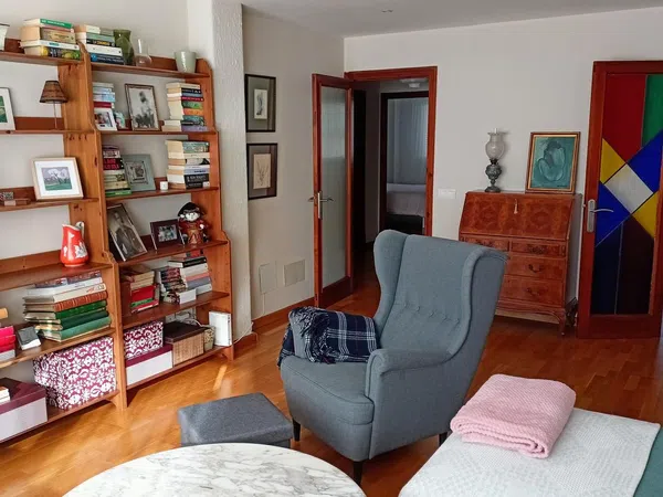 Piso en calle de la Reina Maria Cristina, 52 - Foto 2