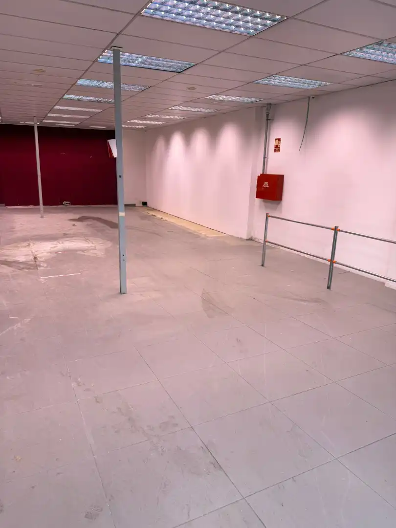 Local comercial en  Carrer de Solsona 104 - Foto 3
