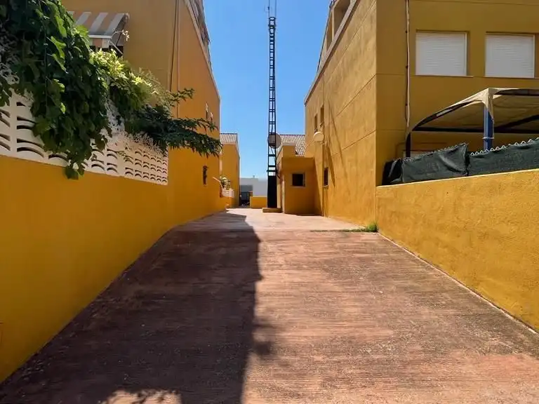 Casa adosada en  Carrer Francesc Peris i Valls 17 - Foto 4
