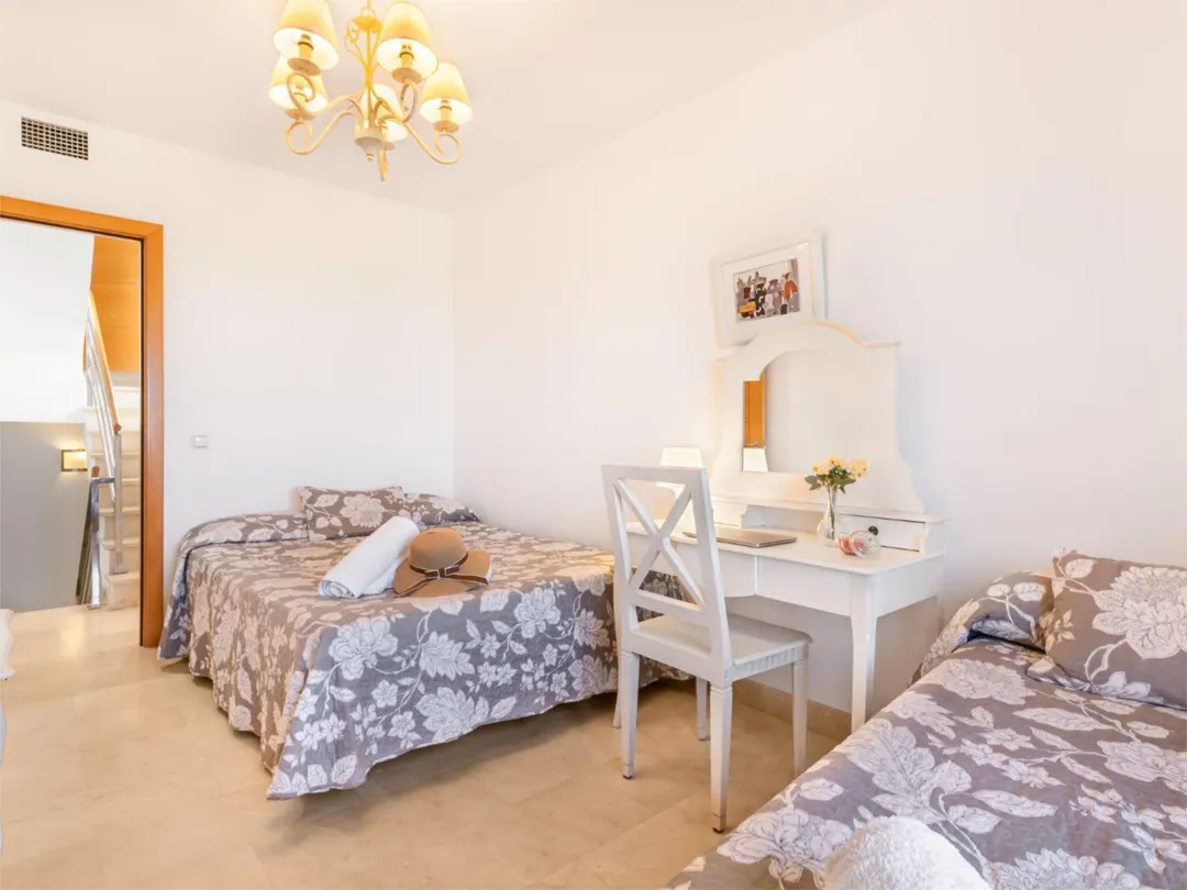 Casa adosada en  Calle Teodosio 12 - Foto 35