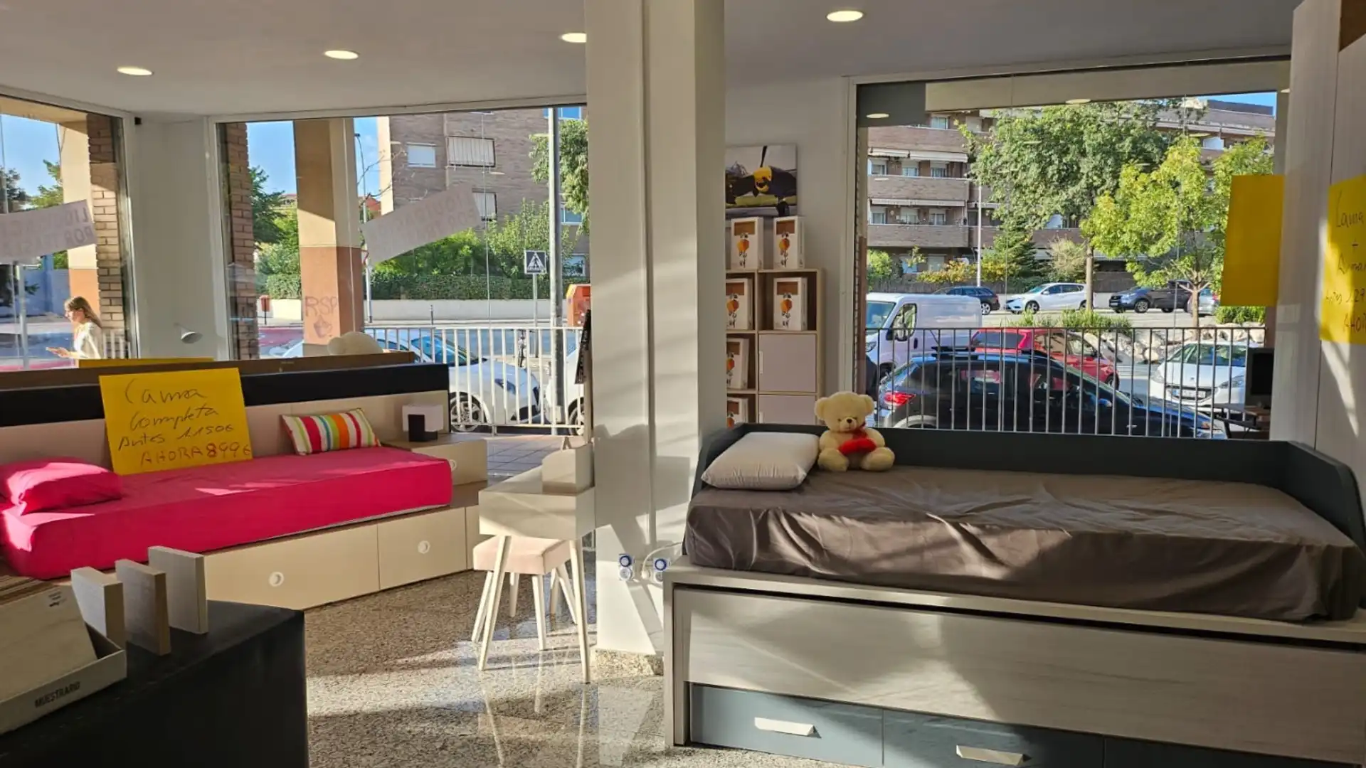 Local comercial en  Passeig del Camp del Roure 54 - Foto 2