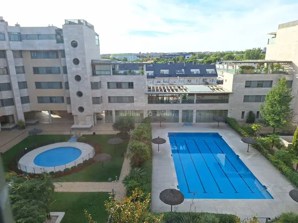 Piso en avenida de los Prunos, 1