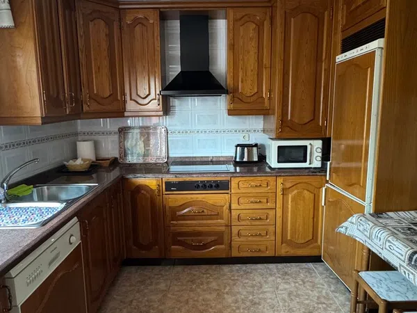 Chalet adosado en Ensanche - Foto 2