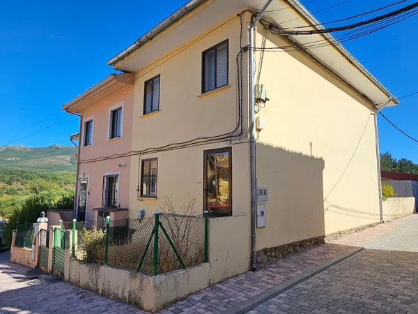 Chalet pareado en Riaza - Foto 1