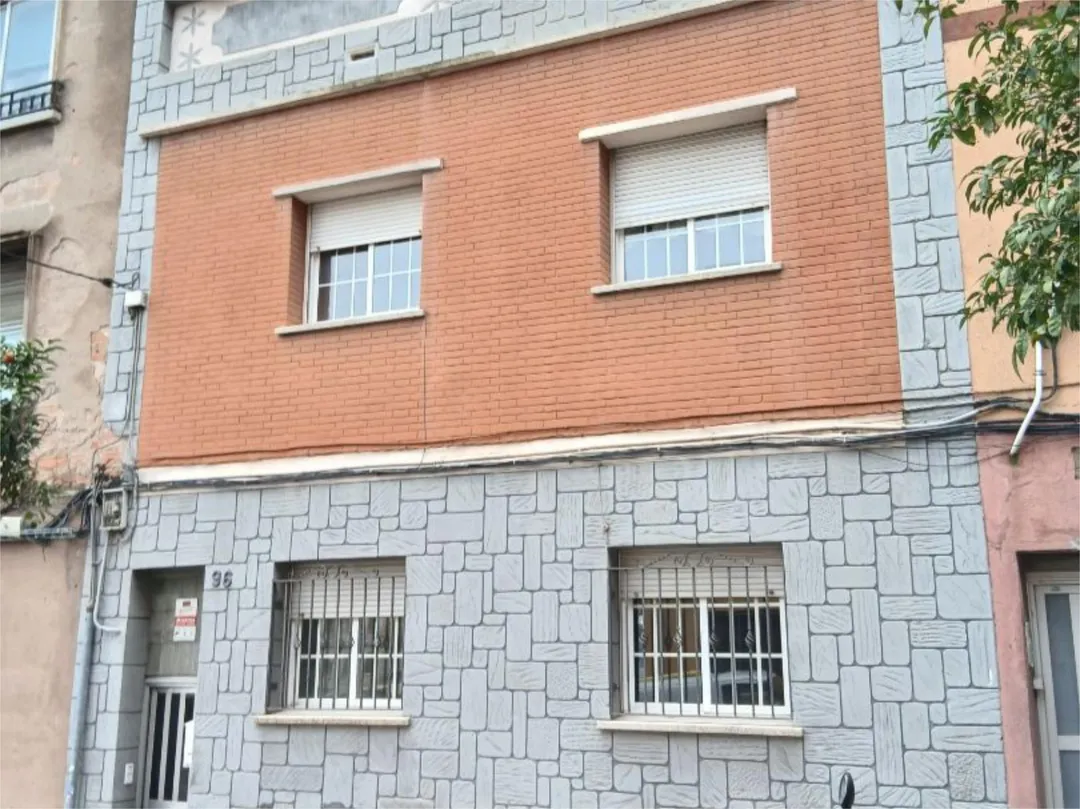 Casa adosada en  Carrer d'Ausona 68 - Foto 2