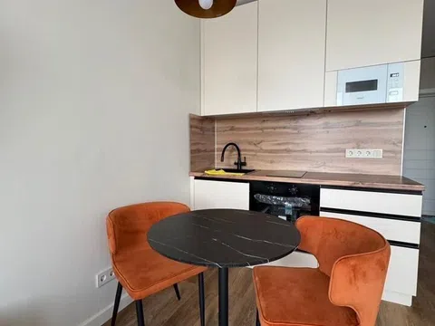 Estudio en C. Reyes Católicos, 39